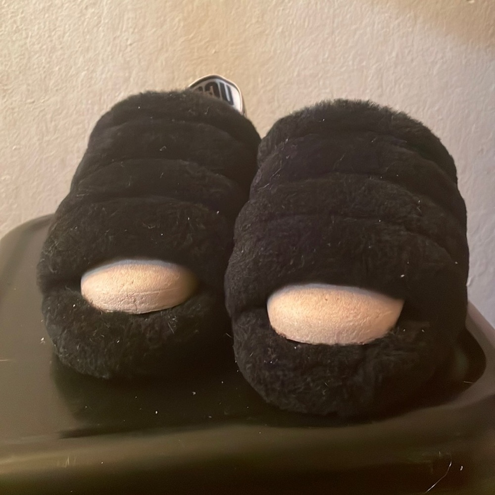 UGG slippers w/box. good condition (worn twice)